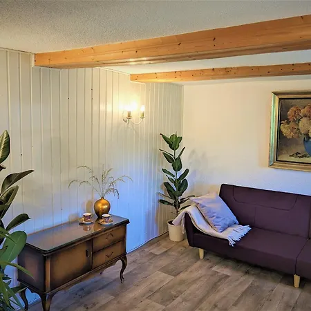 Semesterbostad Lilly Im Dorfe *